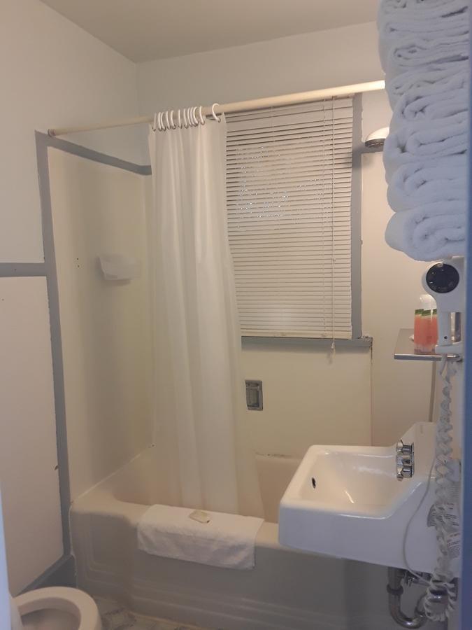 Eddy'S Motel Бьютт Экстерьер фото