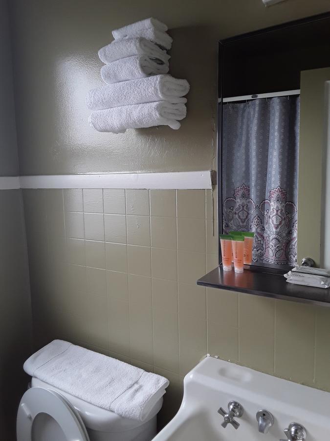 Eddy'S Motel Бьютт Экстерьер фото