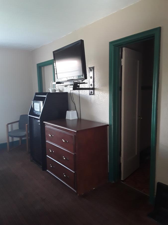 Eddy'S Motel Бьютт Экстерьер фото