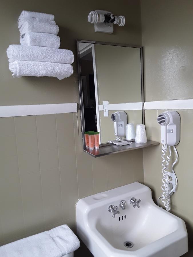 Eddy'S Motel Бьютт Экстерьер фото