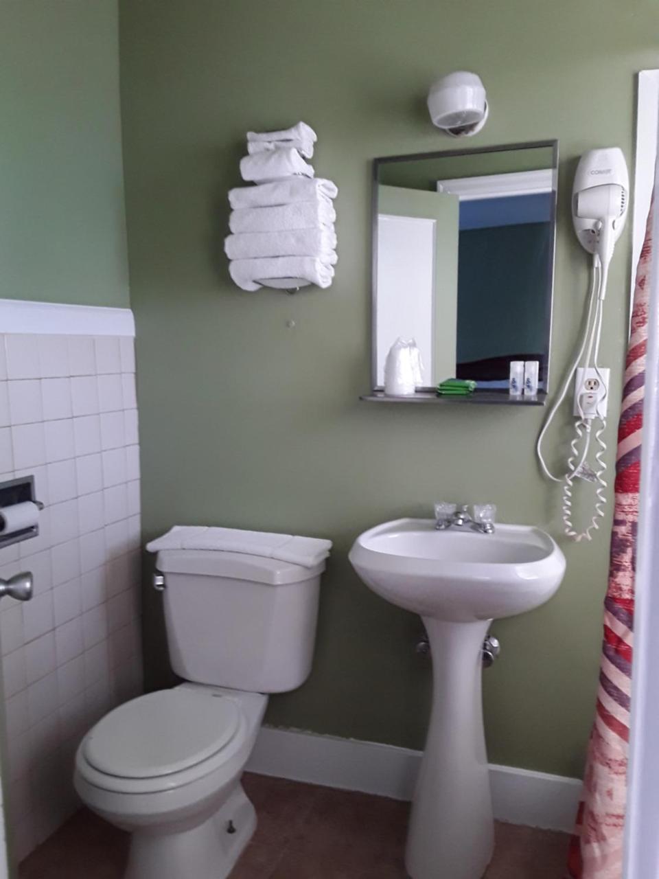 Eddy'S Motel Бьютт Экстерьер фото